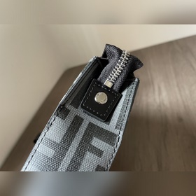 FENDI Маленький монстр 533 Итальянская кожа с металлическими глаз