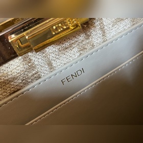 FENDI, сумка Peekaboo Small По бокам украшен классическим поворот