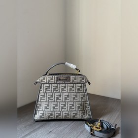 FENDI Маленькая сумка Peekaboo с классическими поворотными замка