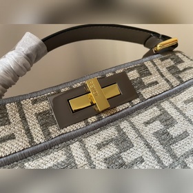 FENDI Маленькая сумка Peekaboo с классическими поворотными замка