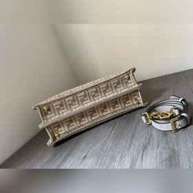 FENDI Большая сумка Peekaboo с классическими поворотными замками