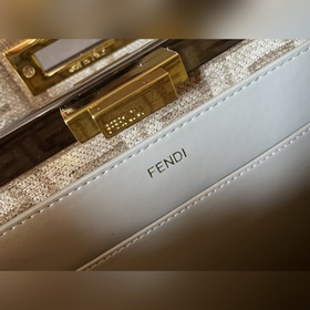 FENDI Большая сумка Peekaboo с классическими поворотными замками