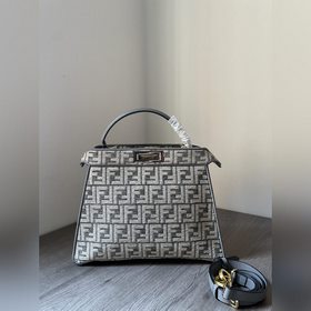 FENDI, большая сумка Peekaboo, с классическими поворотными замкам