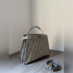 FENDI, большая сумка Peekaboo, с классическими поворотными замкам
