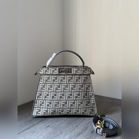 FENDI, большая сумка Peekaboo, с классическими поворотными замкам