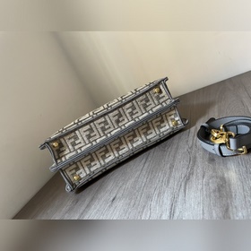 FENDI, большая сумка Peekaboo, с классическими поворотными замкам