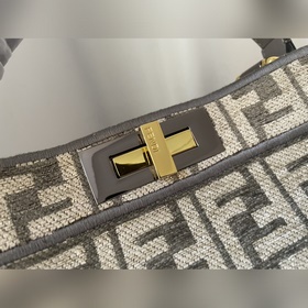 FENDI, большая сумка Peekaboo, с классическими поворотными замкам