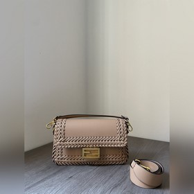 FENDI Новая сумка среднего размера Baguette с фирменным логотипо