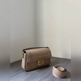 FENDI Новая сумка среднего размера Baguette с фирменным логотипо