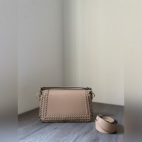 FENDI Новая сумка среднего размера Baguette с фирменным логотипо