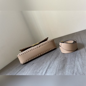 FENDI Новая сумка среднего размера Baguette с фирменным логотипо