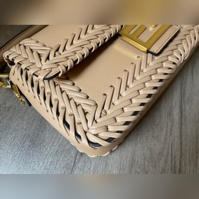 FENDI Новая сумка среднего размера Baguette с фирменным логотипо