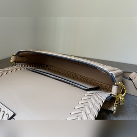 FENDI Новая сумка среднего размера Baguette с фирменным логотипо