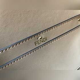 FENDI Новая сумка среднего размера Baguette с фирменным логотипо