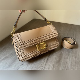 FENDI Новая сумка среднего размера Baguette с фирменным логотипо