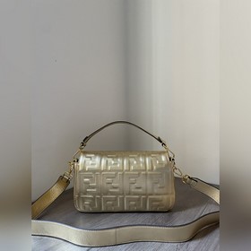 FENDI Кожа ягненка высшего качества. Новая ограниченная серия Ba
