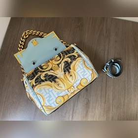 Совместная коллекция FENDI Серия сумок Versace by Fendi Культова