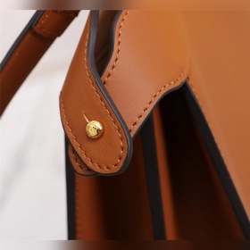 Сумка FENDI Iconic Peekaboo ISeeU среднего размера Изготовлена из