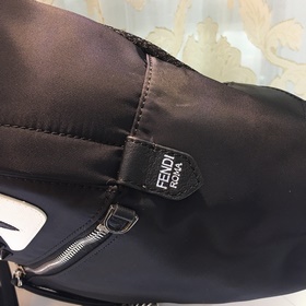 Мини-сумка FENDI обновленная версия с подиумным дизайном, чрезвыч