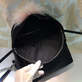 Мини-сумка FENDI обновленная версия с подиумным дизайном, чрезвыч
