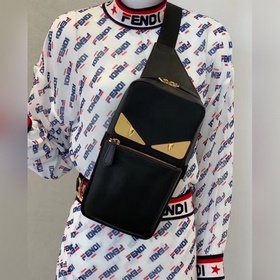 Одноплечевая сумка FENDI Средняя перегородка, карман на молнии сп
