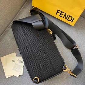 Одноплечевая сумка FENDI Средняя перегородка, карман на молнии сп