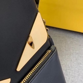 Одноплечевая сумка FENDI Средняя перегородка, карман на молнии сп
