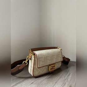 FENDI Новая ограниченная серия Baguette Багет — это классическая