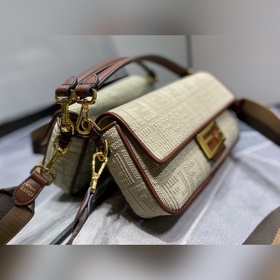 Новая ограниченная серия FENDI 2021 Baguette Багет — это классиче