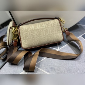 Новая ограниченная серия FENDI 2021 Baguette Багет — это классиче