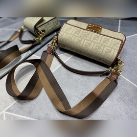 Новая ограниченная серия FENDI 2021 Baguette Багет — это классиче