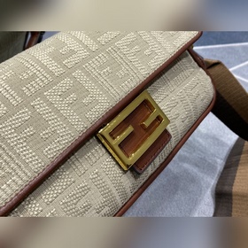 Новая ограниченная серия FENDI 2021 Baguette Багет — это классиче