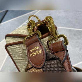 Новая ограниченная серия FENDI 2021 Baguette Багет — это классиче