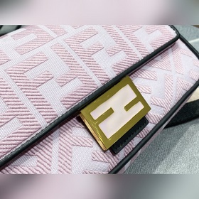 Новая ограниченная серия FENDI 2021 Baguette Багет — это классиче