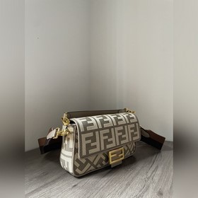 FENDI Новая ограниченная серия Baguette Багет — это классическая