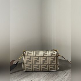 FENDI Новая ограниченная серия Baguette Багет — это классическая