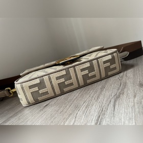 FENDI Новая ограниченная серия Baguette Багет — это классическая