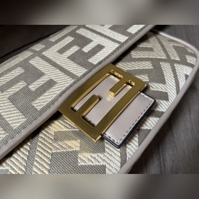 FENDI Новая ограниченная серия Baguette Багет — это классическая