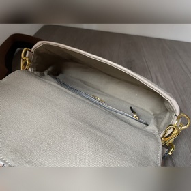 FENDI Новая ограниченная серия Baguette Багет — это классическая