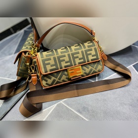 Новая ограниченная серия FENDI 2021 Baguette «Багет» — это класси