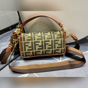 Новая ограниченная серия FENDI 2021 Baguette «Багет» — это класси