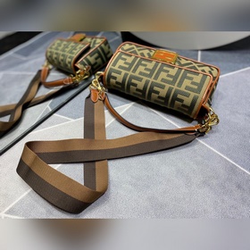 Новая ограниченная серия FENDI 2021 Baguette «Багет» — это класси