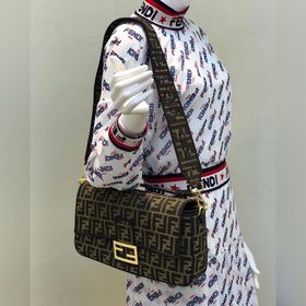 FENDI Большой размер 32 см Fendi Roma Amor серия с узором в стил