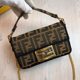 FENDI, маленькая, 19 см Новая модель сумки Baguette из импортного