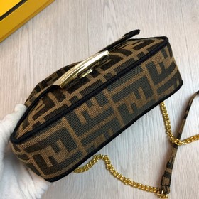 FENDI, маленькая, 19 см Новая модель сумки Baguette из импортного
