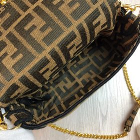 FENDI, маленькая, 19 см Новая модель сумки Baguette из импортного