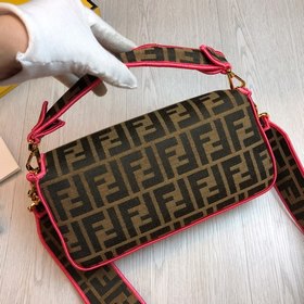 FENDI Средний размер 26 см Новая модель сумки Baguette из импорт