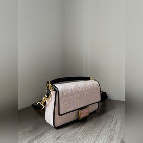 FENDI  Новейшая ограниченная серия Baguette «Багет» — это класси