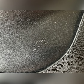 FENDI Новая сумка Изготовлена из импортной телячьей кожи, с изыс