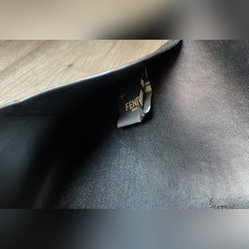 FENDI Новая сумка Изготовлена из импортной телячьей кожи, с изыс